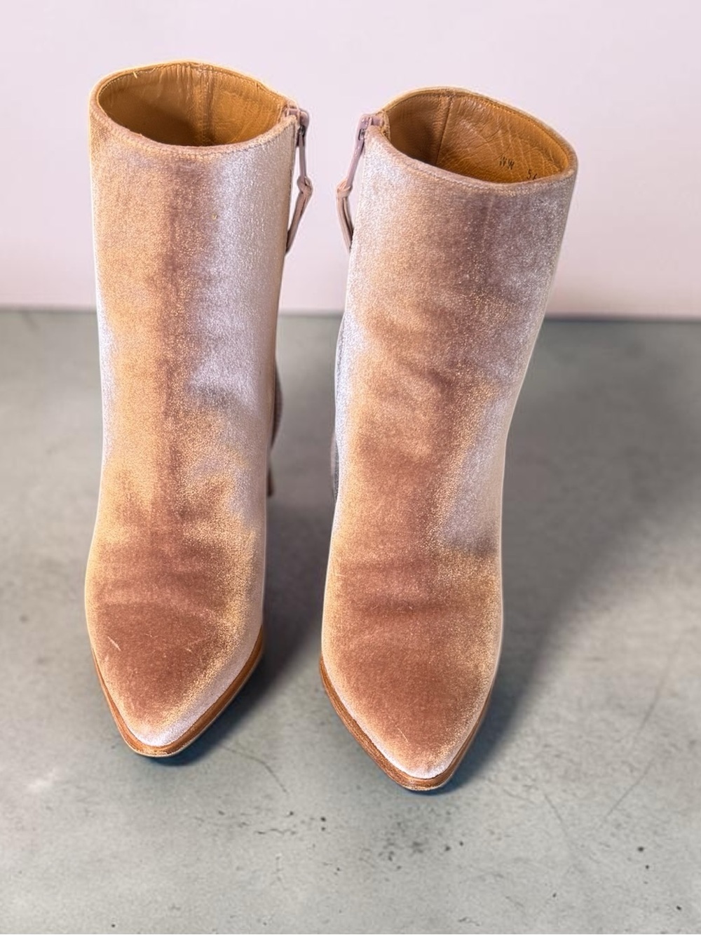 Stuart Weitzman - Picture 11 of 12